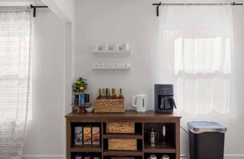Southeastern Sacramento House | Contemporary 2B/1BA Pad in the Prime of Sacramento