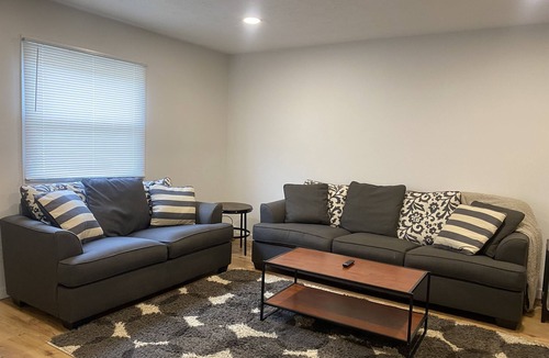 Normal House | Contemporary 2bd 1.5ba Townhouse