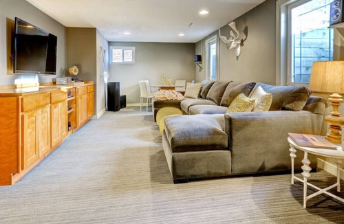 South Boulder Apartment | Contemporary 2bd Lower Level Apt