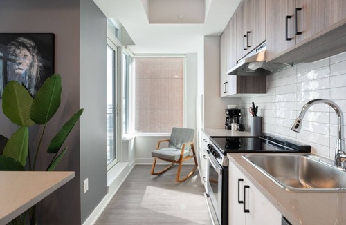 Centretown West Apartment | Contemporary 2BR in Little Italy with Gym