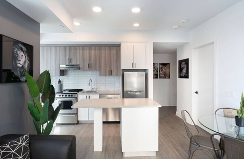 Centretown West Apartment | Contemporary 2BR in Little Italy with Gym
