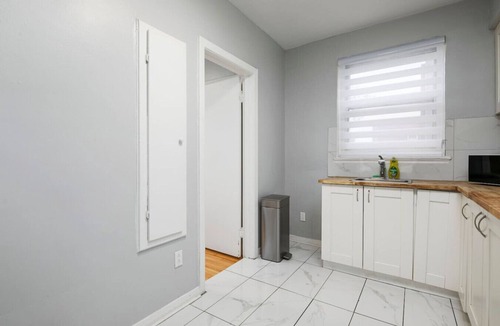 Cote-Des-Neiges—Notre-Dame-De-Grace Apartment | Contemporary 2BR – Stylish Comfort on MTL West