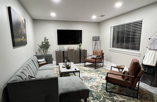Lago Vista House | Contemporary 3 Bedroom Home with a View