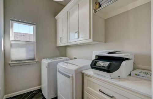 Edmond Villa | Contemporary 3B 2B Luxuriously Furnished Home
