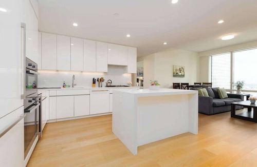 Financial District Apartment | Contemporary 3BR DTLA High-Rise w/Pool, Rooftop