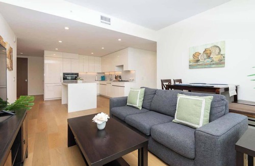 Financial District Apartment | Contemporary 3BR DTLA High-Rise w/Pool, Rooftop