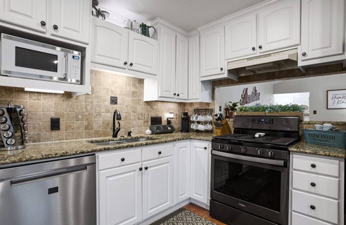 West Oak Hill House | ★ Contemporary 3BR Ranch in S. Central Austin ★