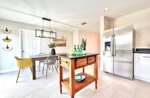 Wetmore House | Contemporary 4-Bed Home Steps from Downtown & ATT Center