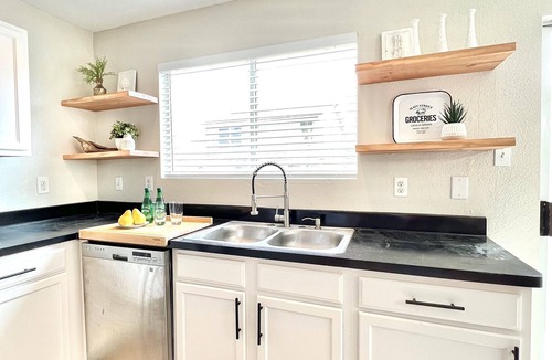 Wetmore House | Contemporary 4-Bed Home Steps from Downtown & ATT Center