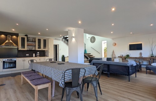 Le Taillan-Medoc House | Contemporary 4* loft-style villa