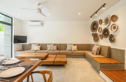 Batubelig House | Contemporary 5BR Villa , 400 m to the shore