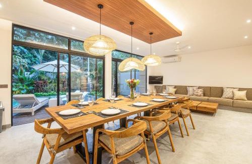 Batubelig House | Contemporary 5BR Villa , 400 m to the shore