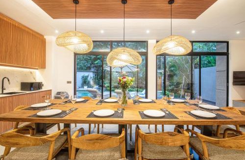 Batubelig House | Contemporary 5BR Villa , 400 m to the shore