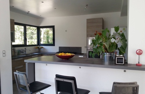 Assas Villa | Contemporary air-conditioned villa in large Mediterranean-type landscape garden