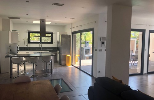 Jacou Villa | Contemporary air-conditioned villa with heated pool
