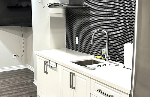 Halton Regional Municipality House | Contemporary Basement Suite.