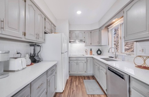 Champaign House | Contemporary Bungalow in Champaign Near Bakery