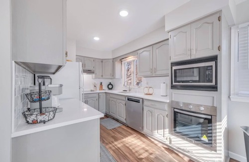 Champaign House | Contemporary Bungalow in Champaign Near Bakery