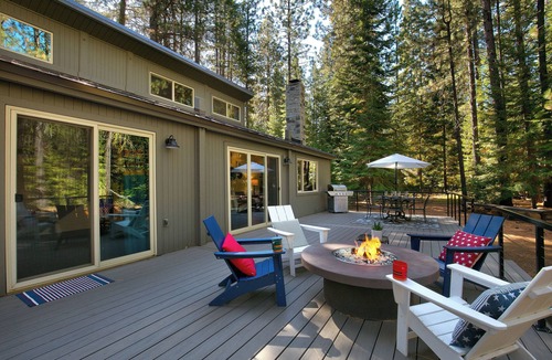 Black Butte Ranch House | Contemporary Cozy Cabin: Bikes, Outdoor Fire Table, and EV Charging