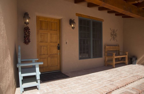 Historic Eastside House | Contemporary Casa w/courtyard, 10 min. stroll to Canyon Road & historic Santa Fe