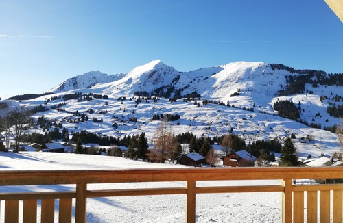 Les Mosses Ski Chalet | Contemporary chalet, panoramic view