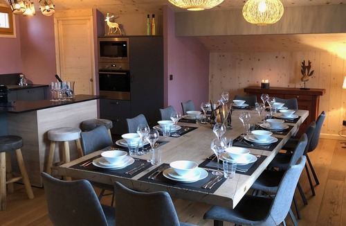 Mont-de-Lans Ski Chalet | Contemporary Chalet for 14, with Jacuzzi.