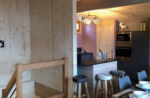 Mont-de-Lans Ski Chalet | Contemporary Chalet for 14, with Jacuzzi.