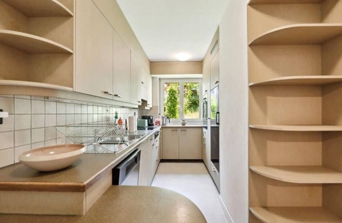 Horgen District Apartment | Contemporary Chic: Cozy Ruschlikon APT