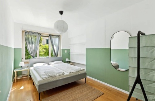 Horgen District Apartment | Contemporary Chic: Cozy Ruschlikon APT
