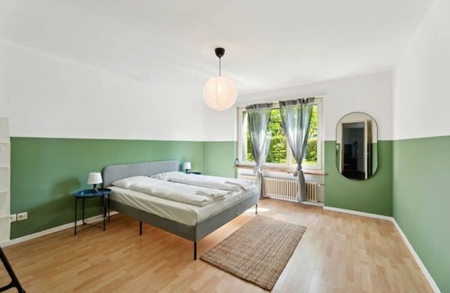Horgen District Apartment | Contemporary Chic: Cozy Ruschlikon APT