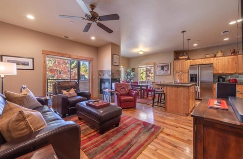 Truckee Condo | Contemporary clean townhome, great location, short walk to downtown