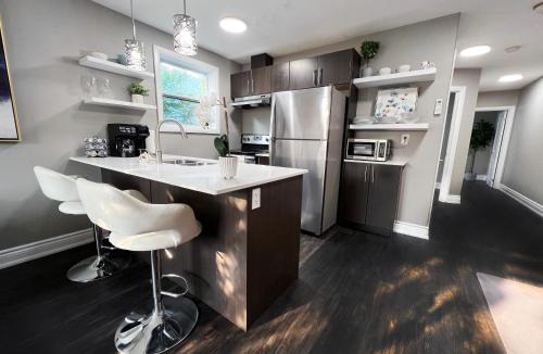 South London Apartment | Contemporary Comfort | Centrally Located Gem