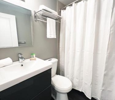 South London Apartment | Contemporary Comfort | Centrally Located Gem