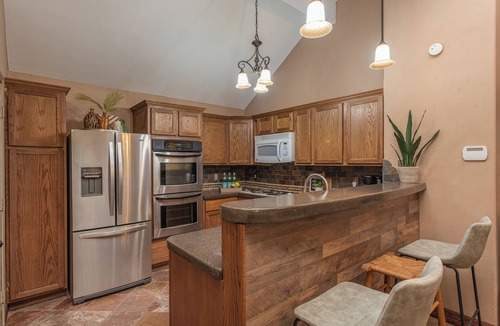 Barker House | Contemporary Comfort with Quick WiFi and a Gorgeous Backyard