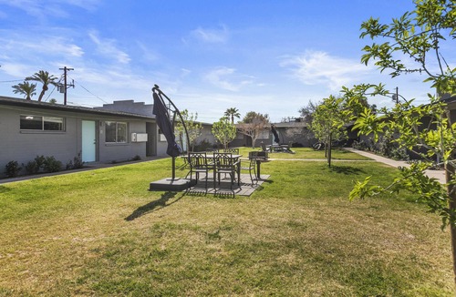 Camelback East Apartment | Contemporary Condo in Central Biltmore
