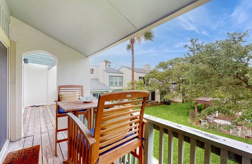 Sailhouse Condo | Contemporary Condo w/Fast WiFi and Shared Pool
