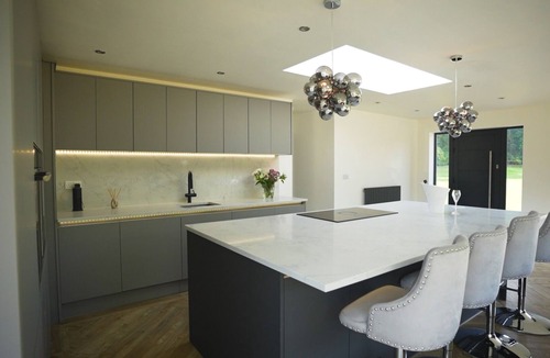 Longfield House | Contemporary Cosy 2 bed retreat set withing 3 acres, fully loaded kitchen