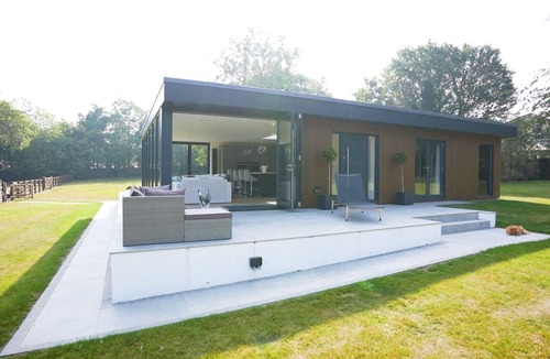 Longfield House | Contemporary Cosy 2 bed retreat set withing 3 acres, fully loaded kitchen