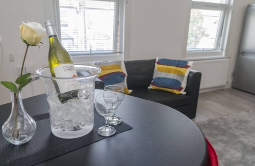 Plumstead Apartment | Contemporary cosy Apartment