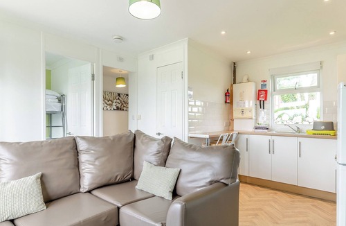 Hewas Water Cottage | Contemporary cottage with one double and one with bunks.