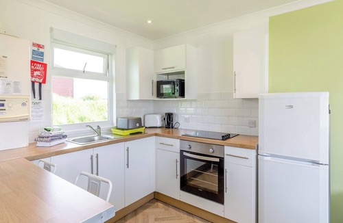 Hewas Water Cottage | Contemporary cottage with one double and one with bunks.