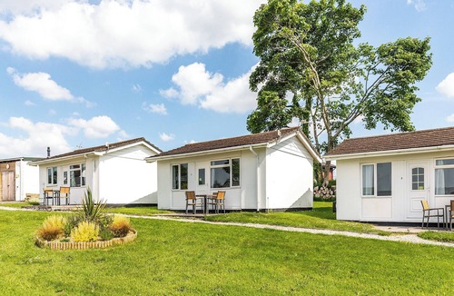 Hewas Water Cottage | Contemporary cottage with one double and one with bunks.