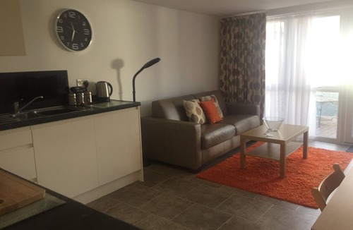 Emersons Green Cottage | Contemporary cottage close to Bristol & Bath