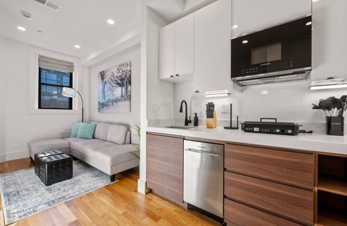 Fenway–Kenmore Apartment | Contemporary Cove + Family Friendly | Suite 10
