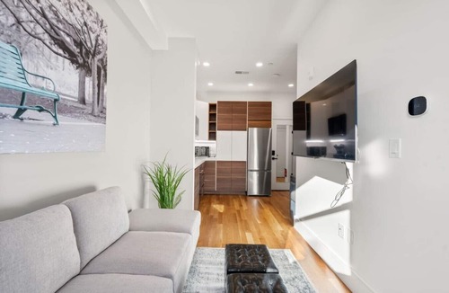 Fenway–Kenmore Apartment | Contemporary Cove + Family Friendly | Suite 10