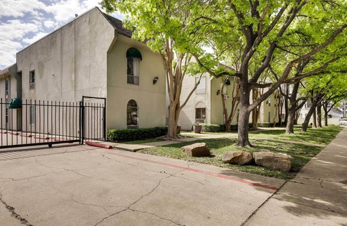 Knox - Henderson Apartment | Contemporary Dallas Condo w/Pool Access!
