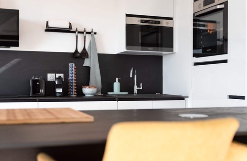 Quartier du Mont Gargan Apartment | Contemporary Design | Gorgeous Seine View