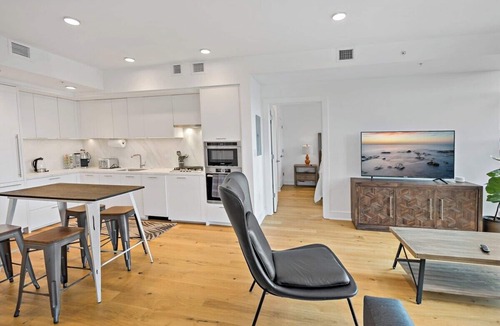 Cardozo Bed & Breakfast | Contemporary | Downtown | Views | Luxury