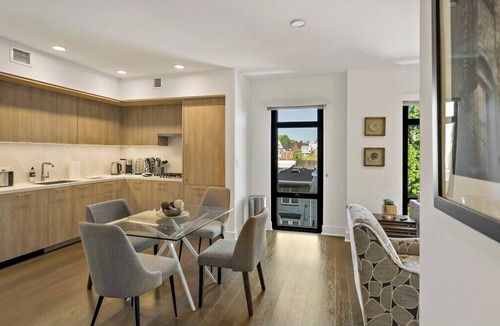 Shaw Bed & Breakfast | Contemporary | Downtown | Views