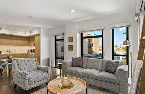 Shaw Bed & Breakfast | Contemporary | Downtown | Views